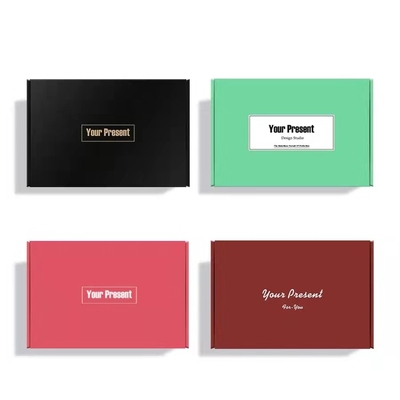 एम्बॉसिंग पैकेजिंग क्राफ्ट पेपर बॉक्स 15 * 15 * 4 सेमी परिधान लक्जरी कार्डबोर्ड बॉक्स