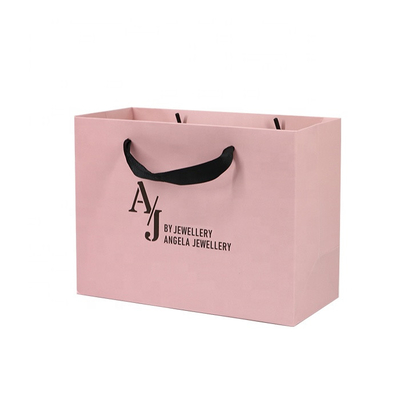 चमकदार फाड़ना जूते वस्त्र पेपर बैग 250gam लेपित गुलाबी क्राफ्ट बैग